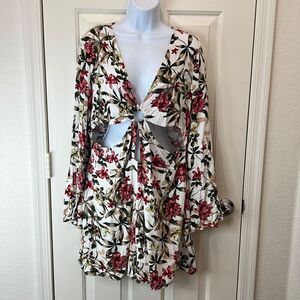 Material Girl Shorts Romper Size XXL V Neck Cutouts Floral White Gold Zipper New